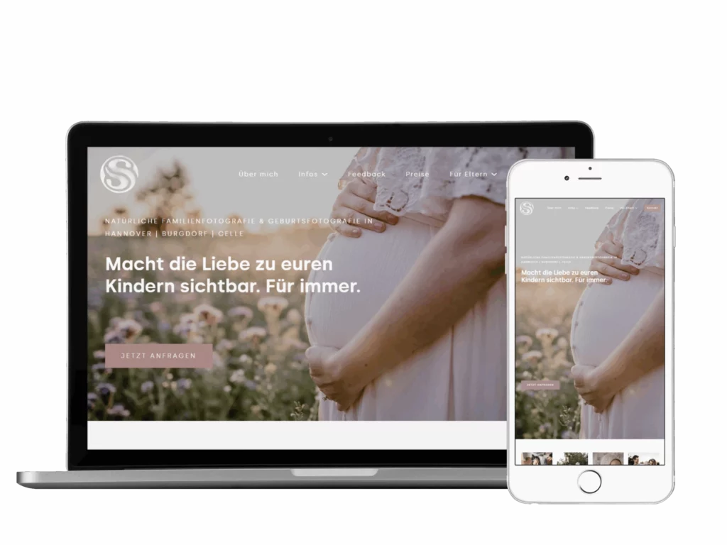 A laptop and smartphone display a website featuring a close-up photo of a pregnant woman’s belly being gently held, with German text about family and maternity photography services.