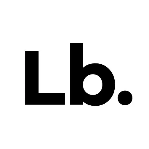 La imagen muestra las letras negras en negrita "Lb." con un punto sobre fondo blanco, que representan la abreviatura de "libra".